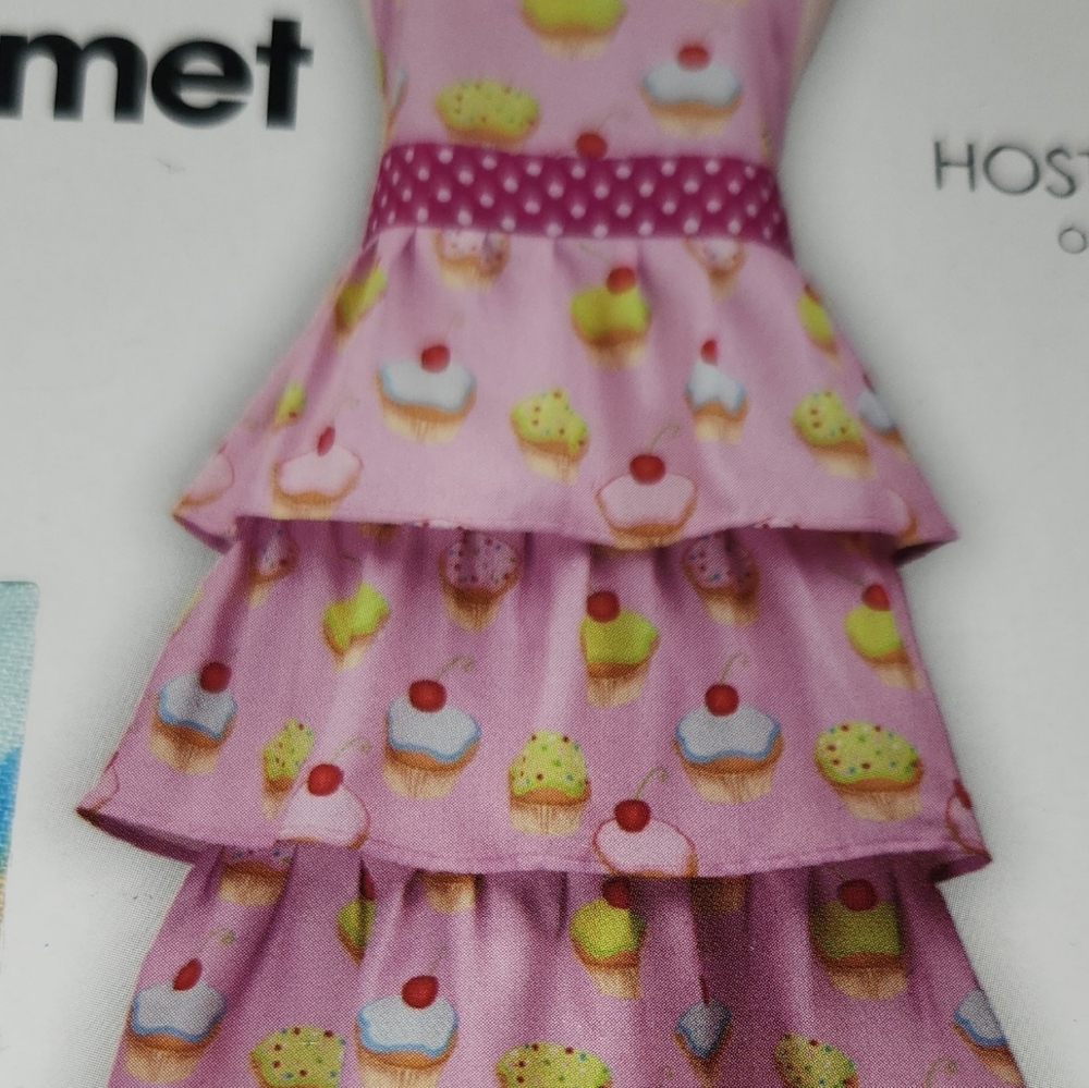 NEW GOURMET CLUB CUPCAKES APRON ABSOLUTELY ADORABLE BRAND NEW - Picture 9 of 13